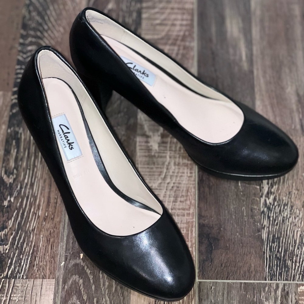 Like new Clark’s pumps (Wide Fit)